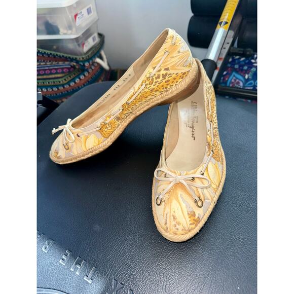 SALVATORE FERRAGAMO RUBBER SOLED LEOPARD CHEETAH SAFARI PRINT BALLET FLATS BOWS - Picture 1 of 6